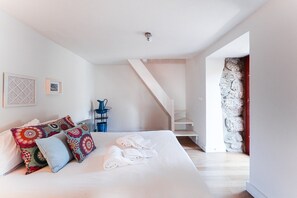 1 bedroom, internet, bed sheets