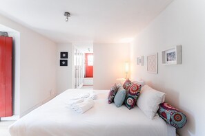 1 bedroom, internet, bed sheets