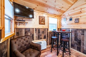 Dining - Willow: Sleeps 3, Tiny Cabin, Pets, Near Lake/Park (Broken Bow)