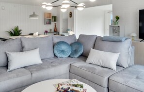 Smart TV y chimenea 