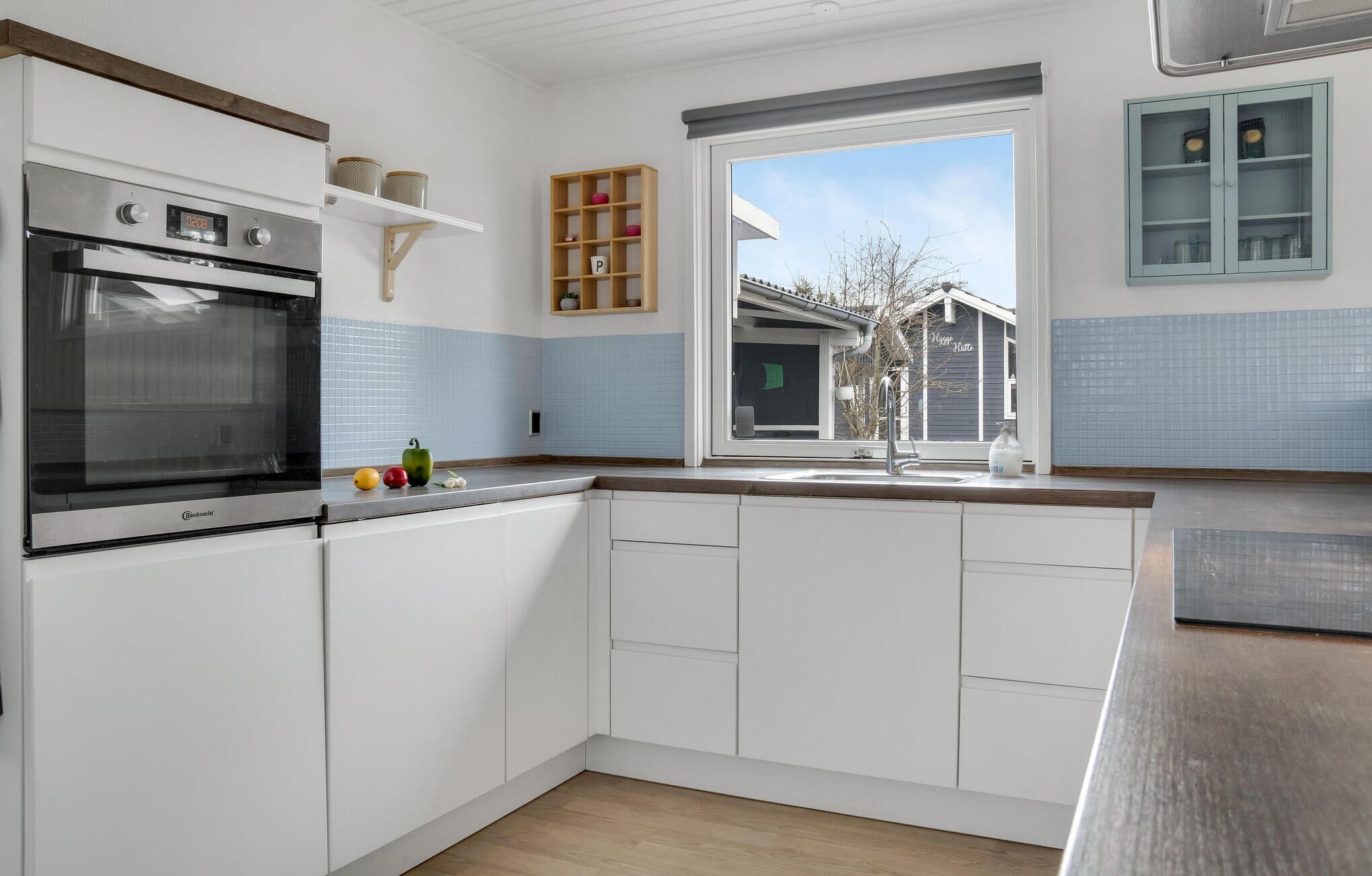Kühlschrank, Mikrowelle, Herdplatte, Geschirrspüler