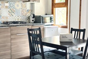 Dining - M334 – Marcelli, one bedroom apartment with garden 30 meters from the sea (Marcelli)