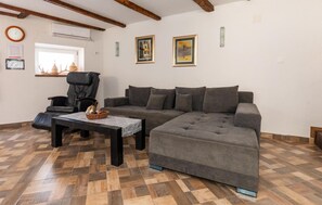 TV - Amazing home in Opuzen with kitchen (Opuzen)