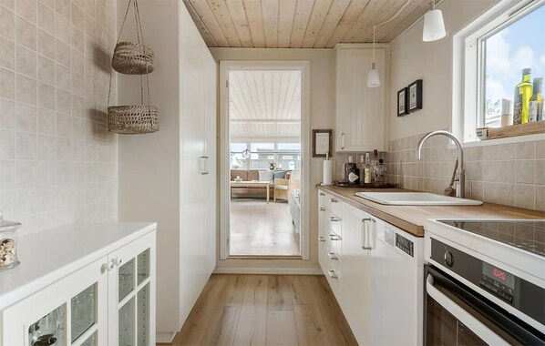 Køleskab, ovn, kogeplade, opvaskemaskine