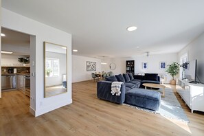 Living area - Guadalupe Riverfront Escape (Seguin)