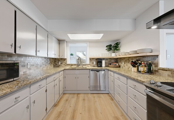 Private kitchen - Guadalupe Riverfront Escape (Seguin)