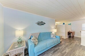 TV - Cozy Beach Cottage  (Englewood)