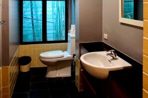Bathroom - Eden Hostel (Phuket)