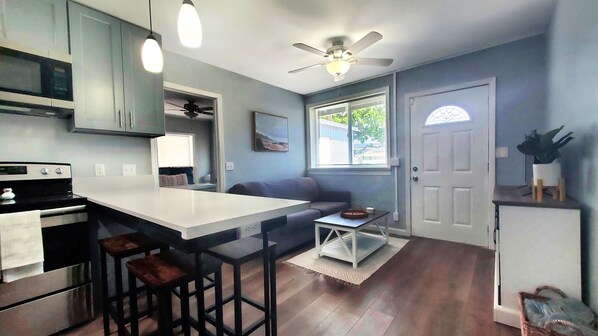 Refrigerador, microondas, horno y parrilla de estufa