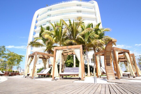 Property grounds - Stunning Marina Condo with Pool, Gym and Restaurant (Mazatlán)