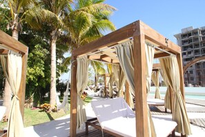 Property grounds - Stunning Marina Condo with Pool, Gym and Restaurant (Mazatlán)