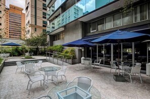 Outdoor dining - Etoile Hotels - George V - Itaim Bibi (São Paulo)