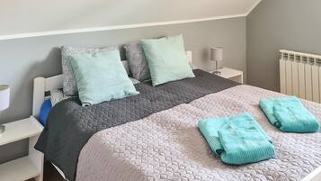 4 makuuhuonetta, vauvan matkasÀnky, ilmainen Wi-Fi, vuodevaatteet