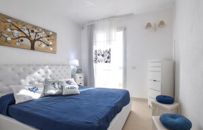 3 bedrooms, travel crib, free WiFi - Stunning home in Selinunte with WiFi (Selinunte)