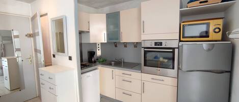 Réfrigérateur, micro-ondes, lave-vaisselle