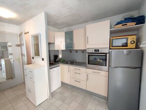 Réfrigérateur, micro-ondes, lave-vaisselle