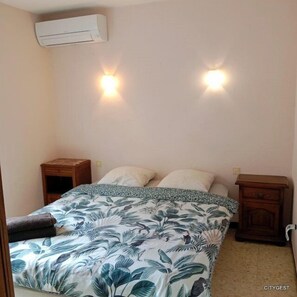 2 Schlafzimmer, Bügeleisen/Bügelbrett