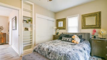 2 bedrooms, desk, travel cot, free WiFi