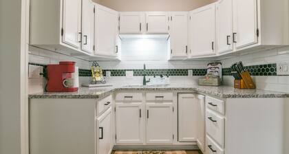 Fully Updated Bungalow Style - Close to Downtown