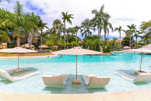 Oceanview Penthouse in Heart of Tamarindo - Perfect Location & Comfort