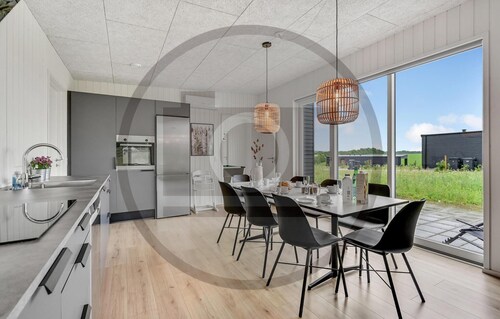 4 bedroom beautiful home in Løgstrup