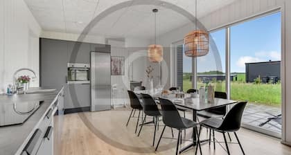 4 bedroom beautiful home in Løgstrup