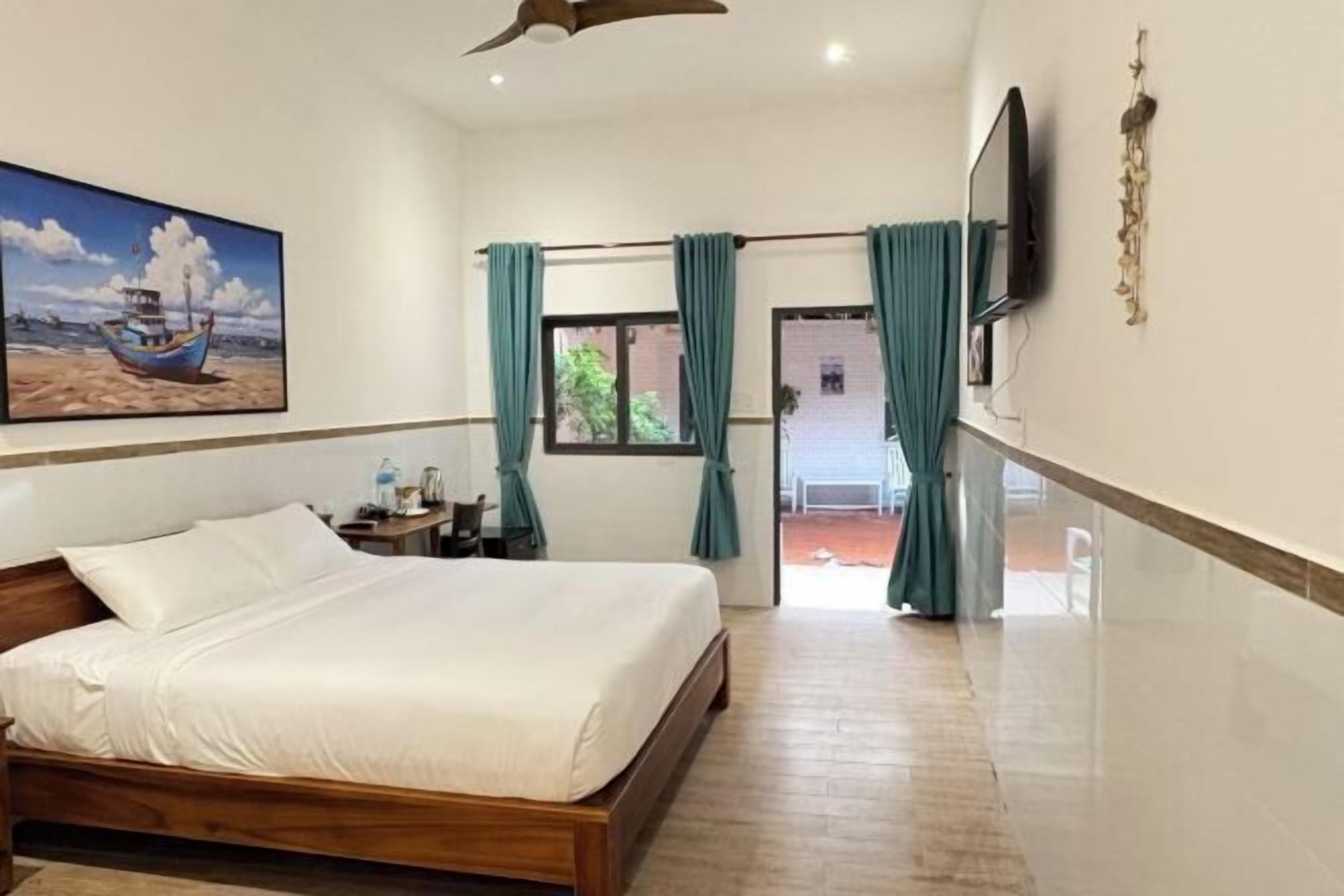 Desk, iron/ironing board, free WiFi, bed sheets