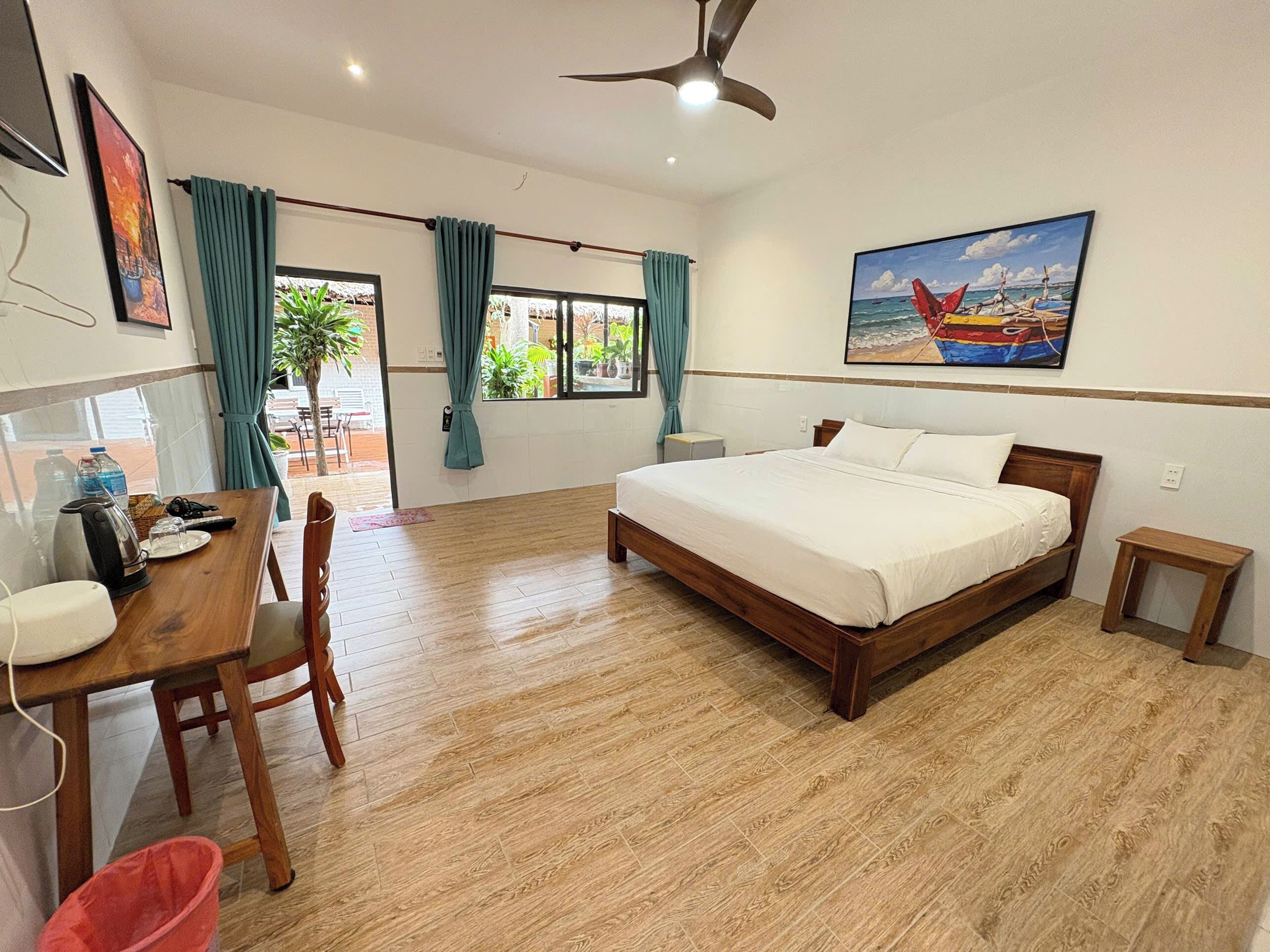 Standard Double Room | Desk, iron/ironing board, free WiFi, bed sheets