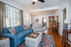 Smart TV - 403 Cora | Great Location | Fire Pit (Fredericksburg)