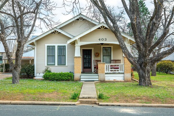 Exterior - 403 Cora | Great Location | Fire Pit (Fredericksburg)