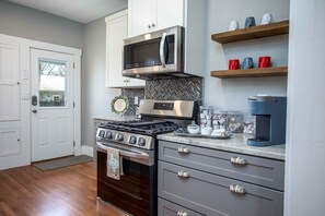 Fridge, microwave, oven, stovetop - 403 Cora | Great Location | Fire Pit (Fredericksburg)