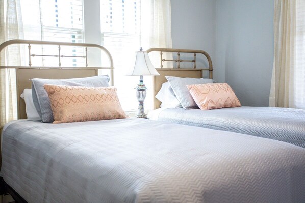 2 bedrooms, iron/ironing board, free WiFi, bed sheets