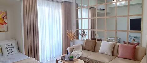 Estúdio premium | Área de estar | Smart TV 55 polegadas com canais digitais, TV