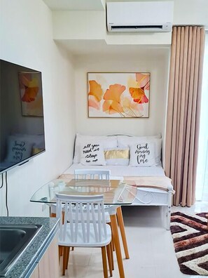 Individually decorated, individually furnished, blackout curtains - Inspiria Condo Units beside Abreeza Mall Davao (Davao)