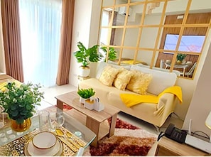 Premium Studio | Living area | 55-inch Smart TV with digital channels, TV