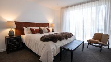 Luxury Apartment | 3 bedrooms, iron/ironing board, free WiFi, bed sheets