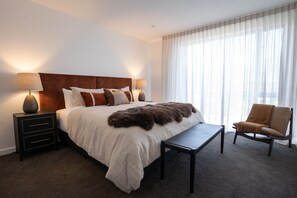 Luxury Apartment | 3 bedrooms, iron/ironing board, free WiFi, bed sheets