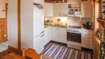 Refrigerador, horno, parrilla de estufa y cafetera y tetera