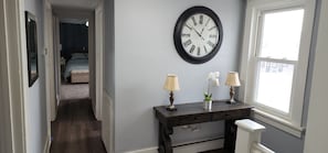 2 soverom, strykejern/-brett, reiseseng for barn og wi-fi (inkludert)