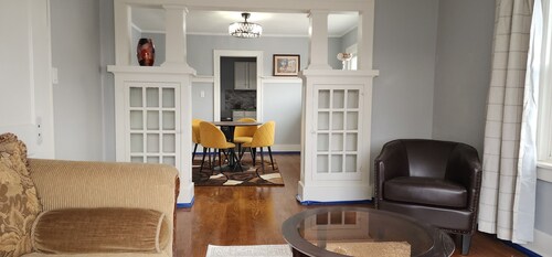 Great location Close to downtown, interstate, zoo, UNO, UNMC, Shopping and more.