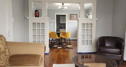 Great location Close to downtown, interstate, zoo, UNO, UNMC, Shopping and more.