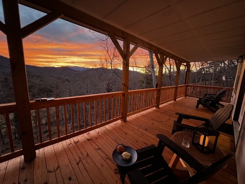 Graceland Mountain Cottage | 10+ Private Acres, On-Site Trails, Hot Tub + Cold Plunge