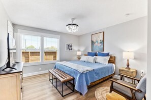 3 bedrooms, desk, iron/ironing board, travel crib - 257 San Marco · Brand New Bungalow | King Bed Suites | St Aug (St. Augustine)