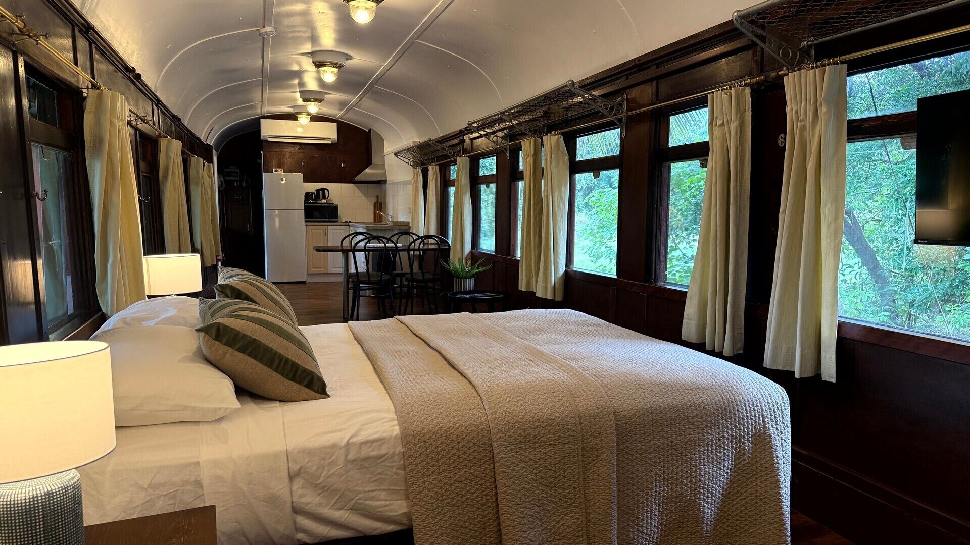 Train Carriage | Bed sheets