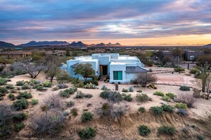 المنشأة من الخارج