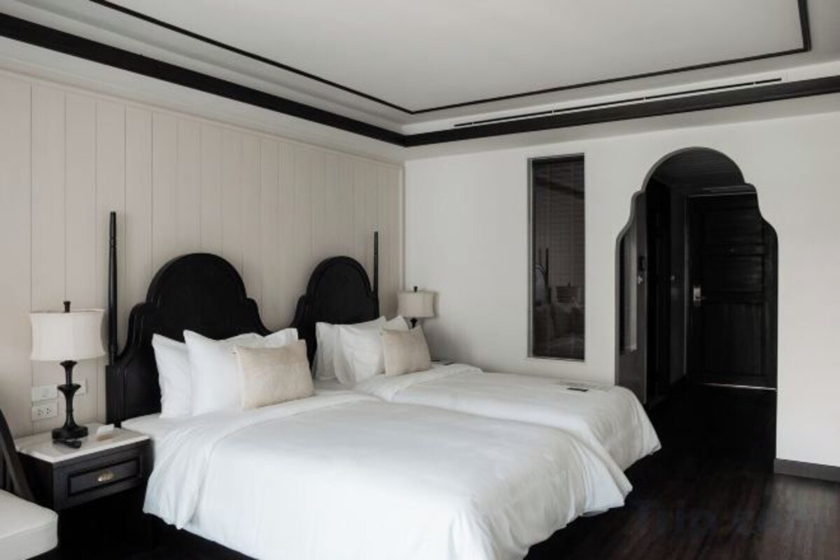 Artículos del minibar gratis y caja de seguridad en la habitación 