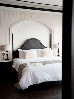 Burirattana Suite | Free minibar, in-room safe, desk, blackout drapes