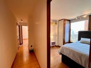 3 habitaciones, escritorio, tabla de planchar con plancha y wifi 