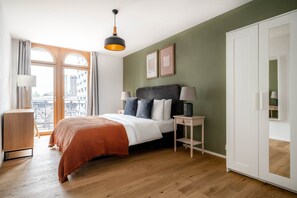 3 bedrooms, iron/ironing board, WiFi, bed sheets - Dreamy Gundeldingen 4 Room w/ Storage, nr Basel Main Stn, by Blueground (Basel)