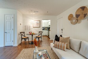 Smart TV - Boho West - 3 Mins to Broadway - 31+ Day Stays (Nashville)